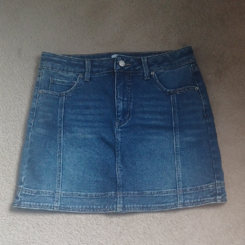 4/$15 - Time and Tru Blue Denim Mini Skirt. Size 8. NWOT - NEVER WORN.